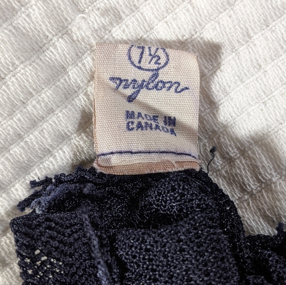 Vintage navy sheer lace dress gloves - Picture 3 of 8